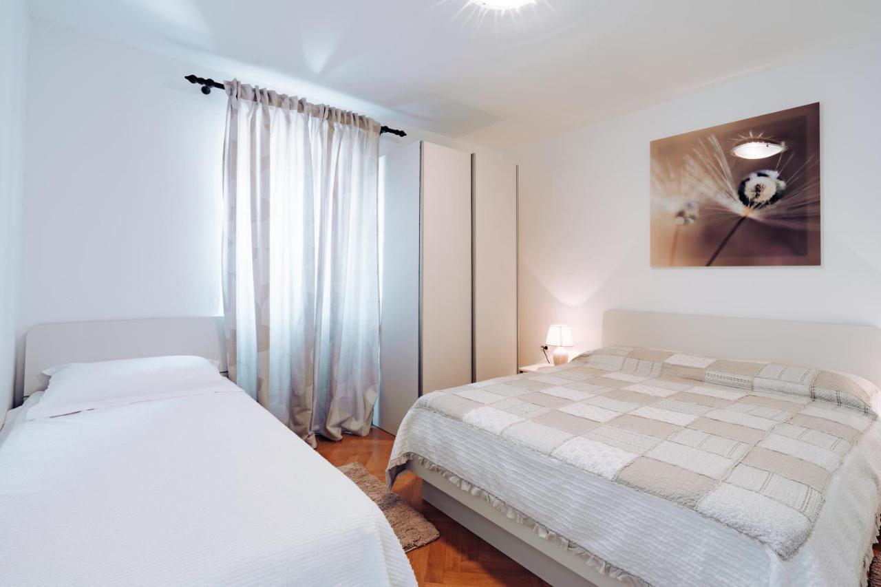Guest House Sakarun Veli Rat Ngoại thất bức ảnh