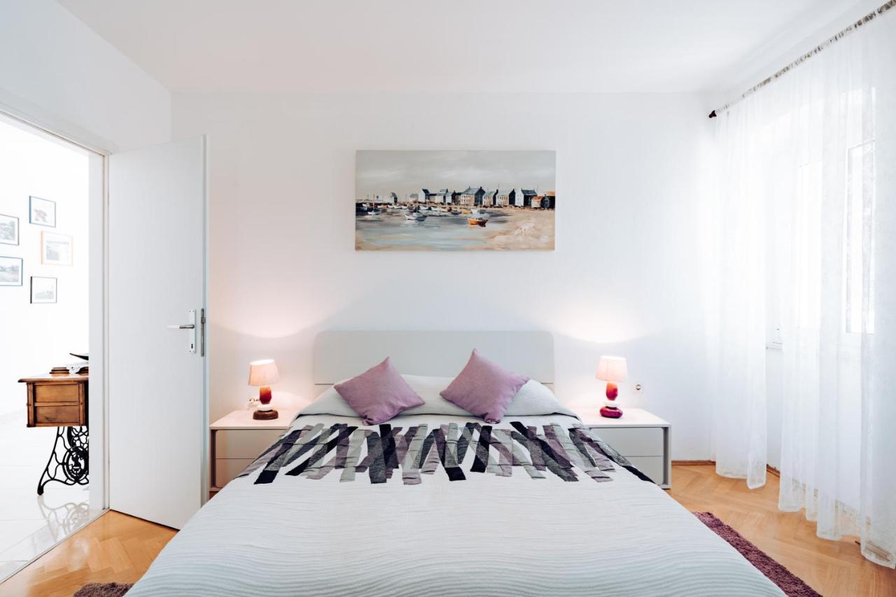 Guest House Sakarun Veli Rat Ngoại thất bức ảnh