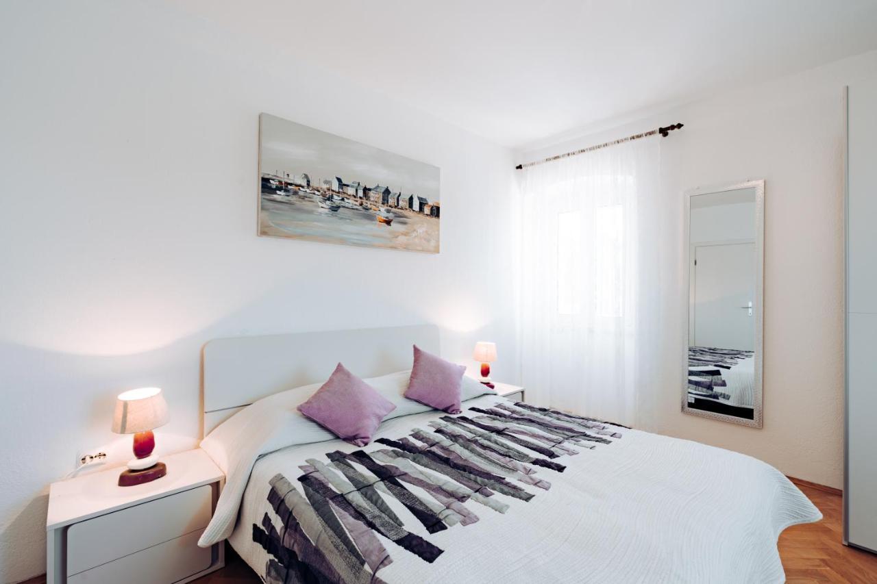 Guest House Sakarun Veli Rat Ngoại thất bức ảnh
