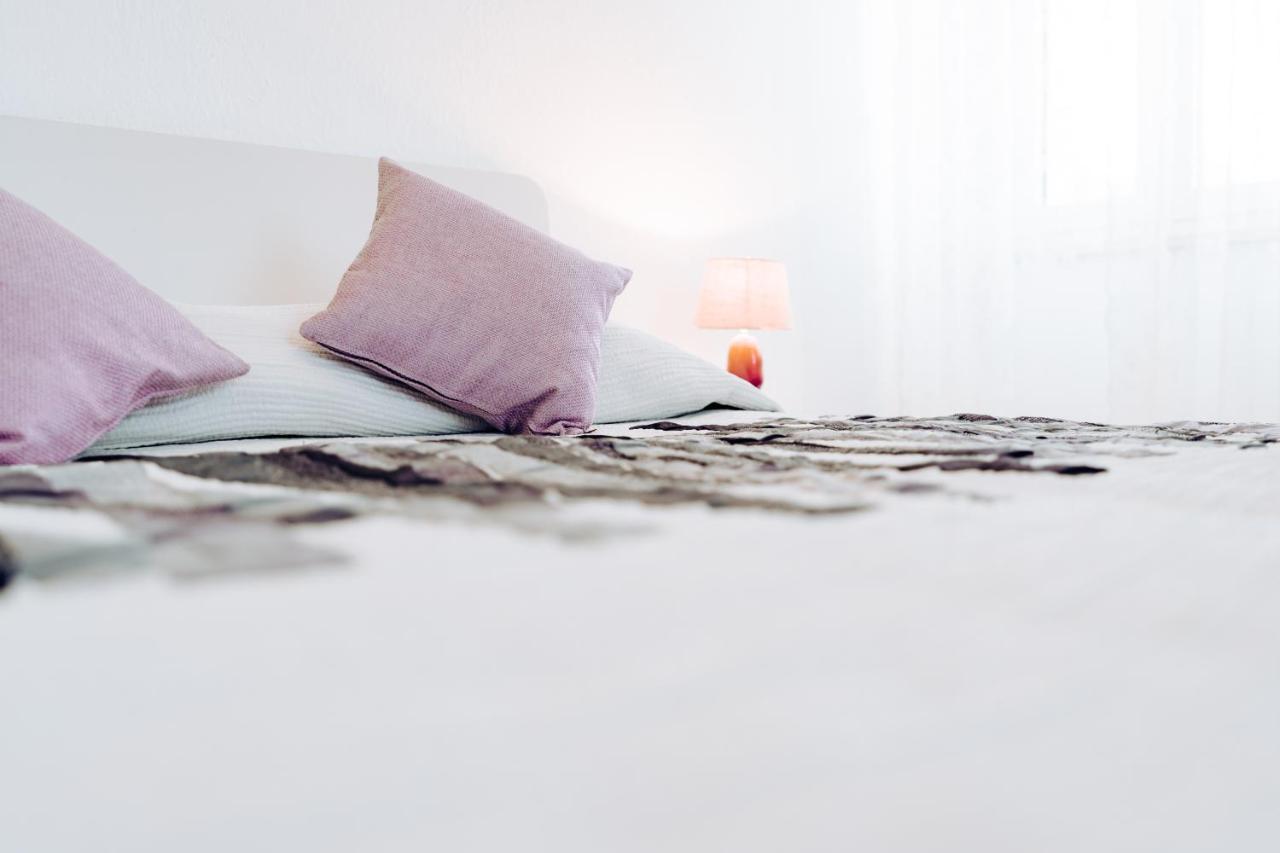 Guest House Sakarun Veli Rat Ngoại thất bức ảnh
