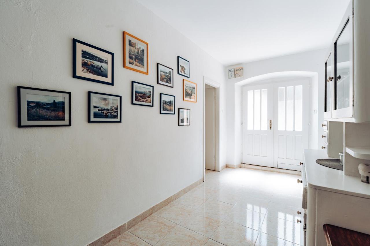 Guest House Sakarun Veli Rat Ngoại thất bức ảnh