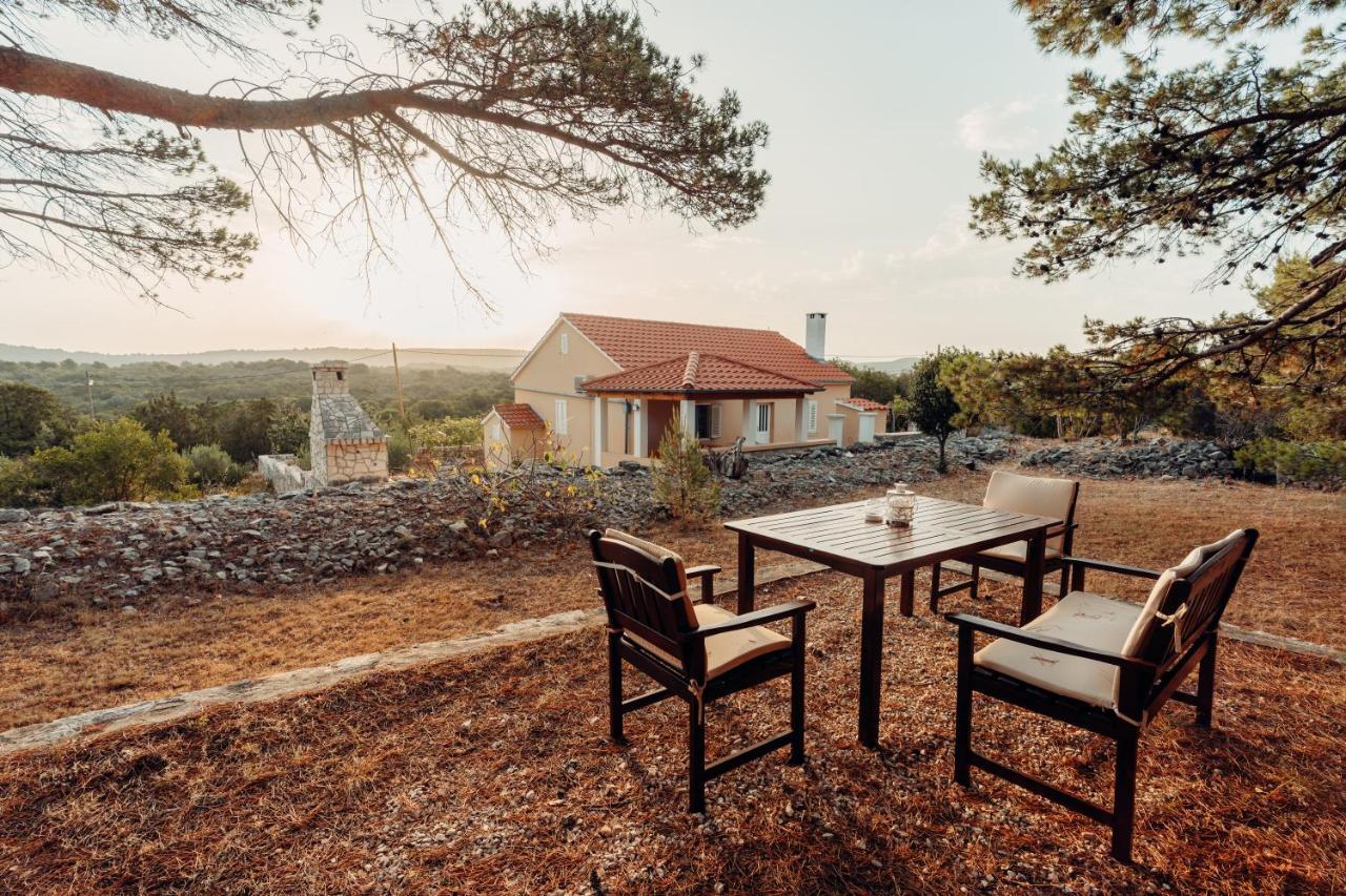 Guest House Sakarun Veli Rat Ngoại thất bức ảnh