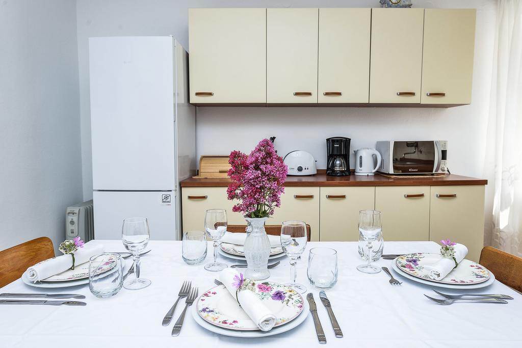 Guest House Sakarun Veli Rat Ngoại thất bức ảnh