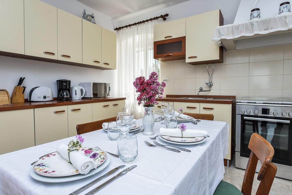 Guest House Sakarun Veli Rat Ngoại thất bức ảnh