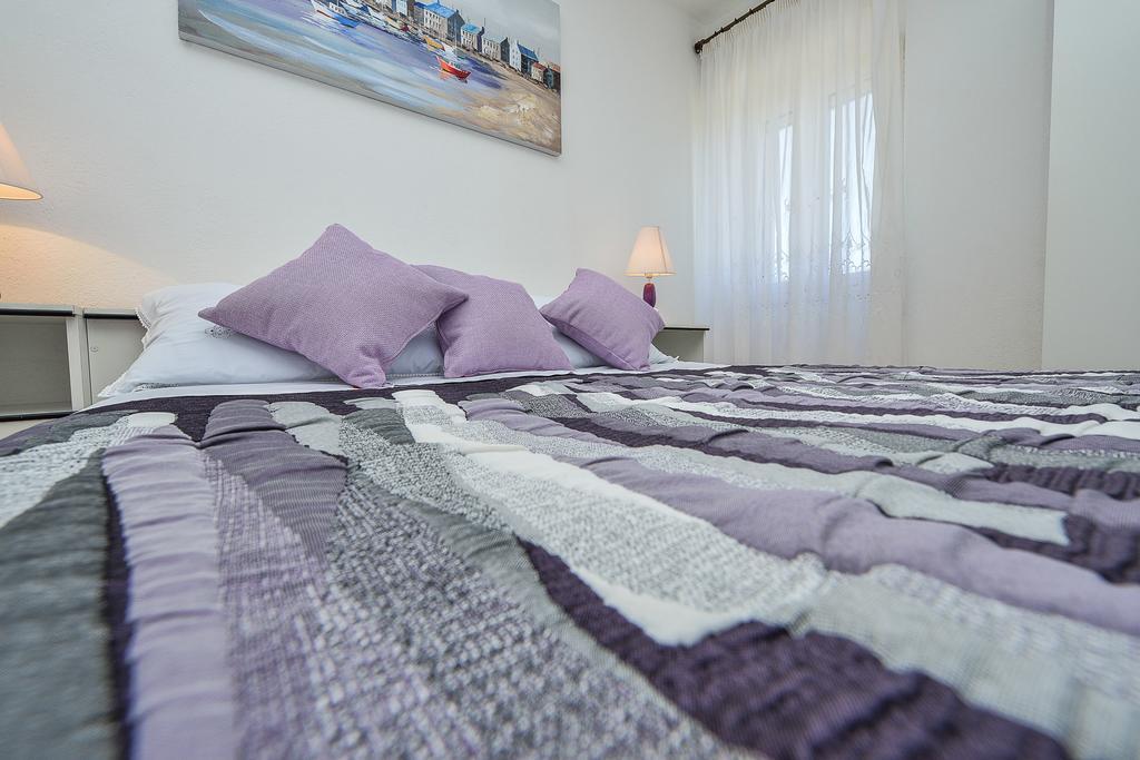 Guest House Sakarun Veli Rat Ngoại thất bức ảnh