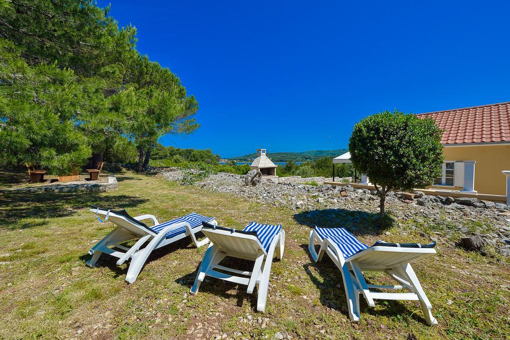 Guest House Sakarun Veli Rat Ngoại thất bức ảnh