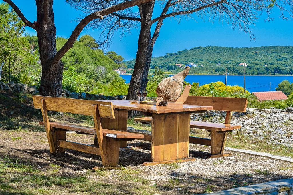 Guest House Sakarun Veli Rat Ngoại thất bức ảnh